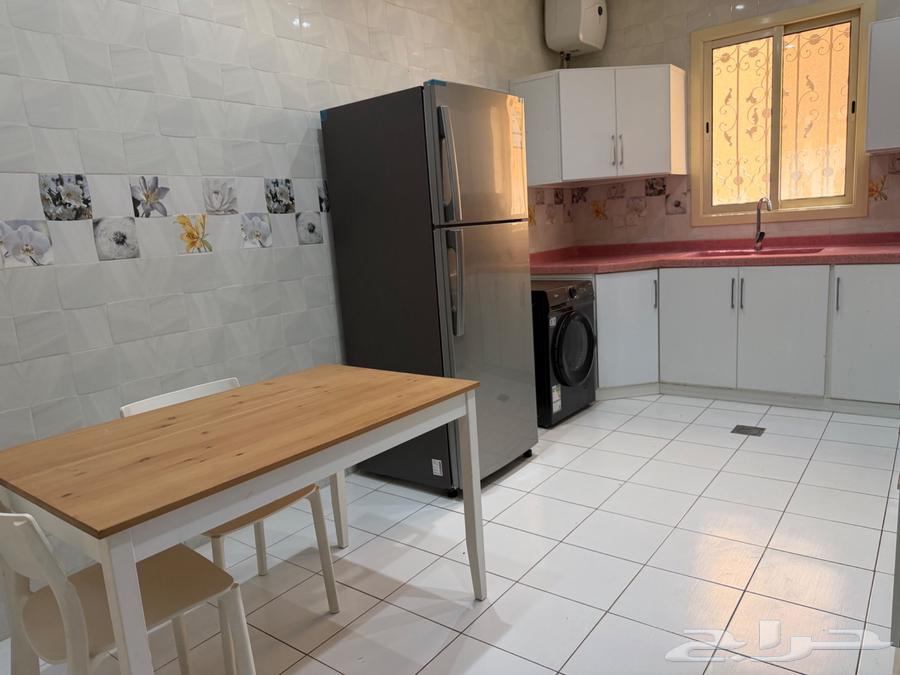 شقة 3 غرف في الملقا 7