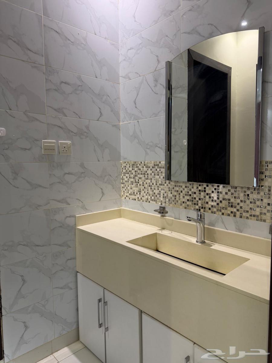 شقة 3 غرف في الملقا 9