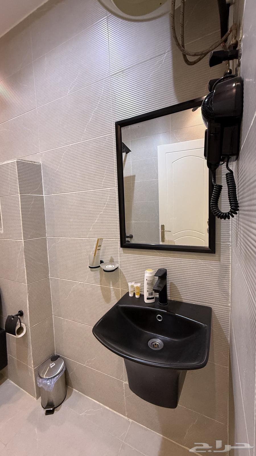 شقة 1 غرف في الملقا 11