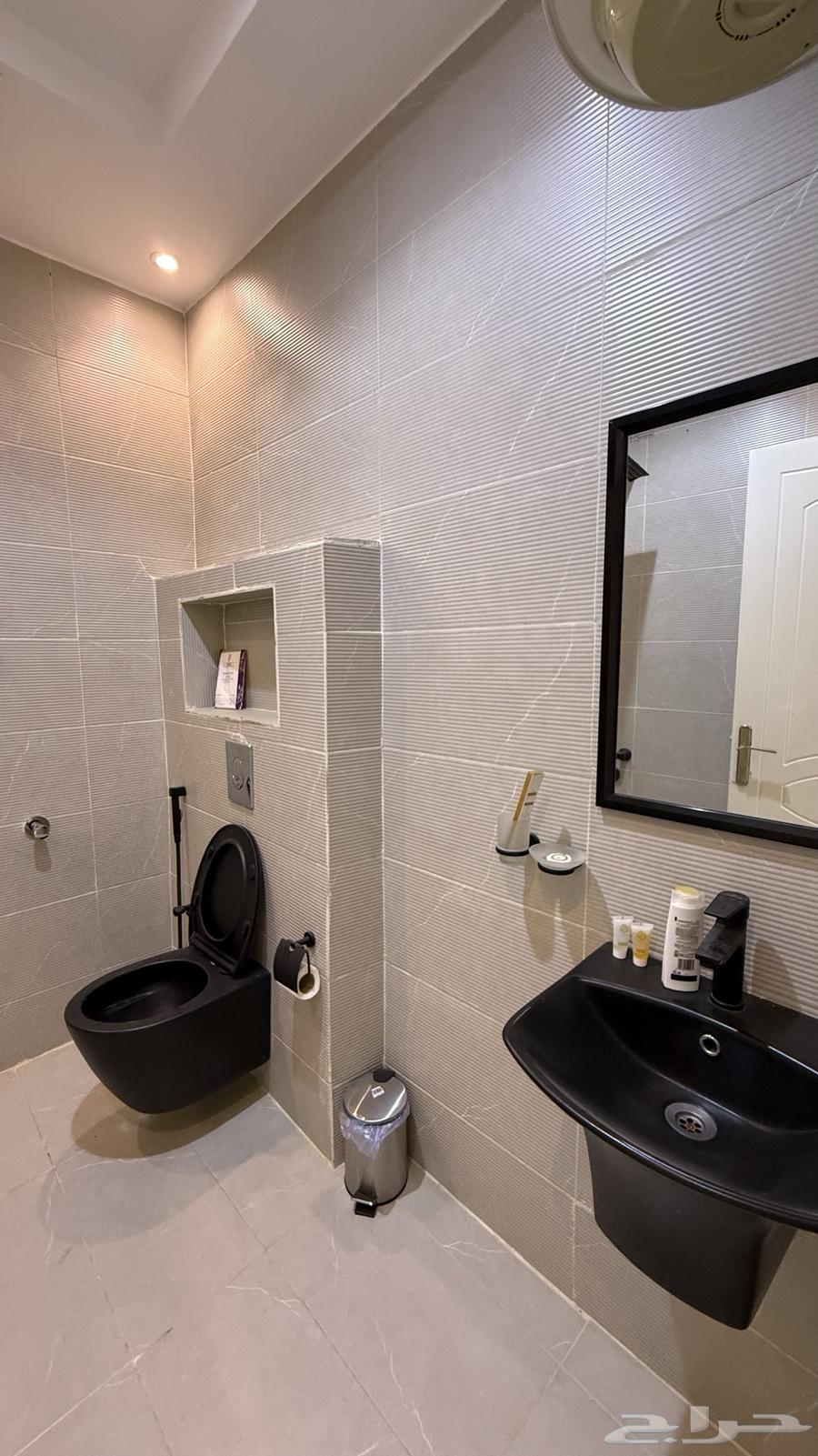 شقة 1 غرف في الملقا 12