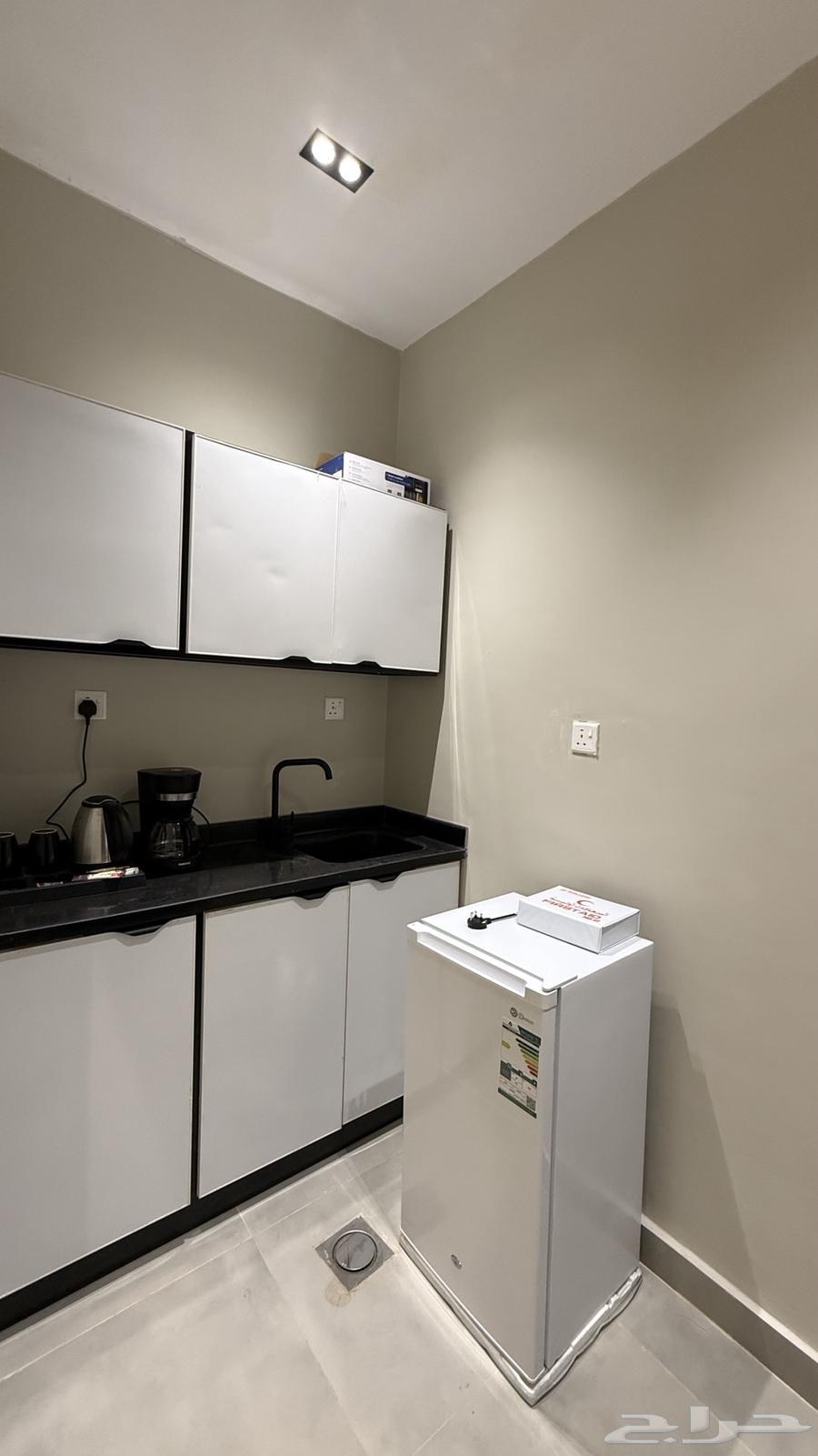 شقة 1 غرف في الملقا 20