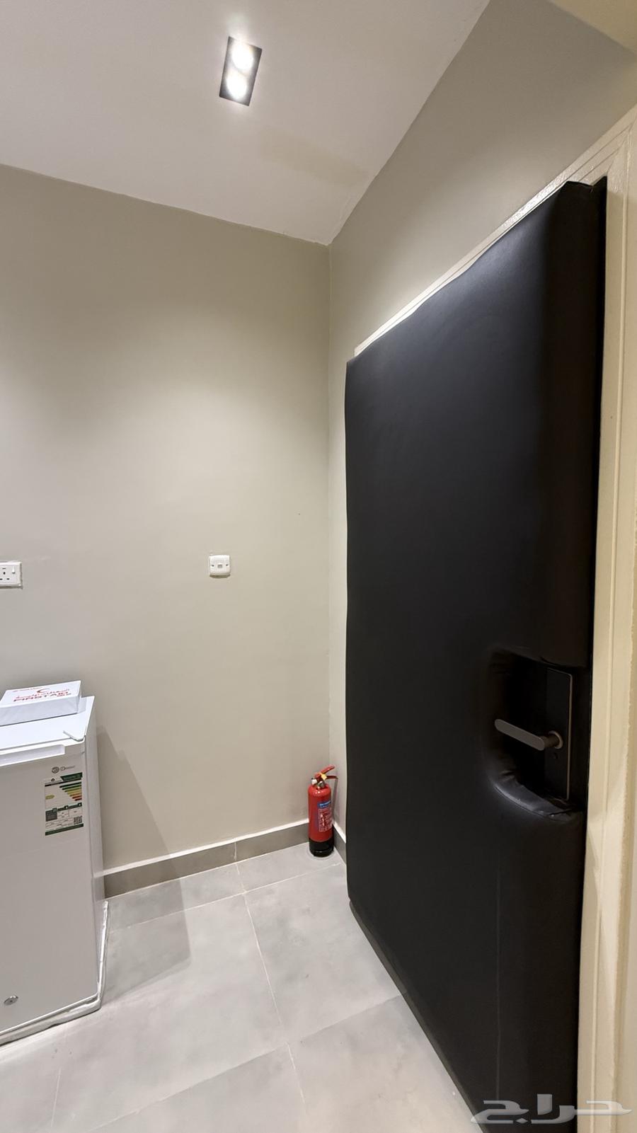 شقة 1 غرف في الملقا 8