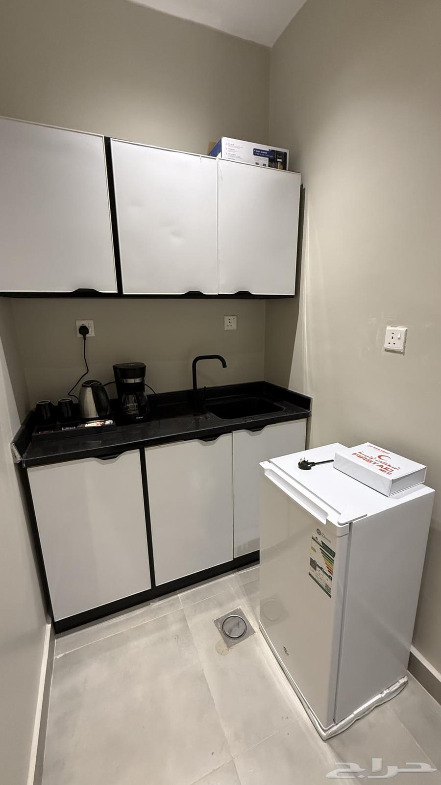 شقة 1 غرف في الملقا 9