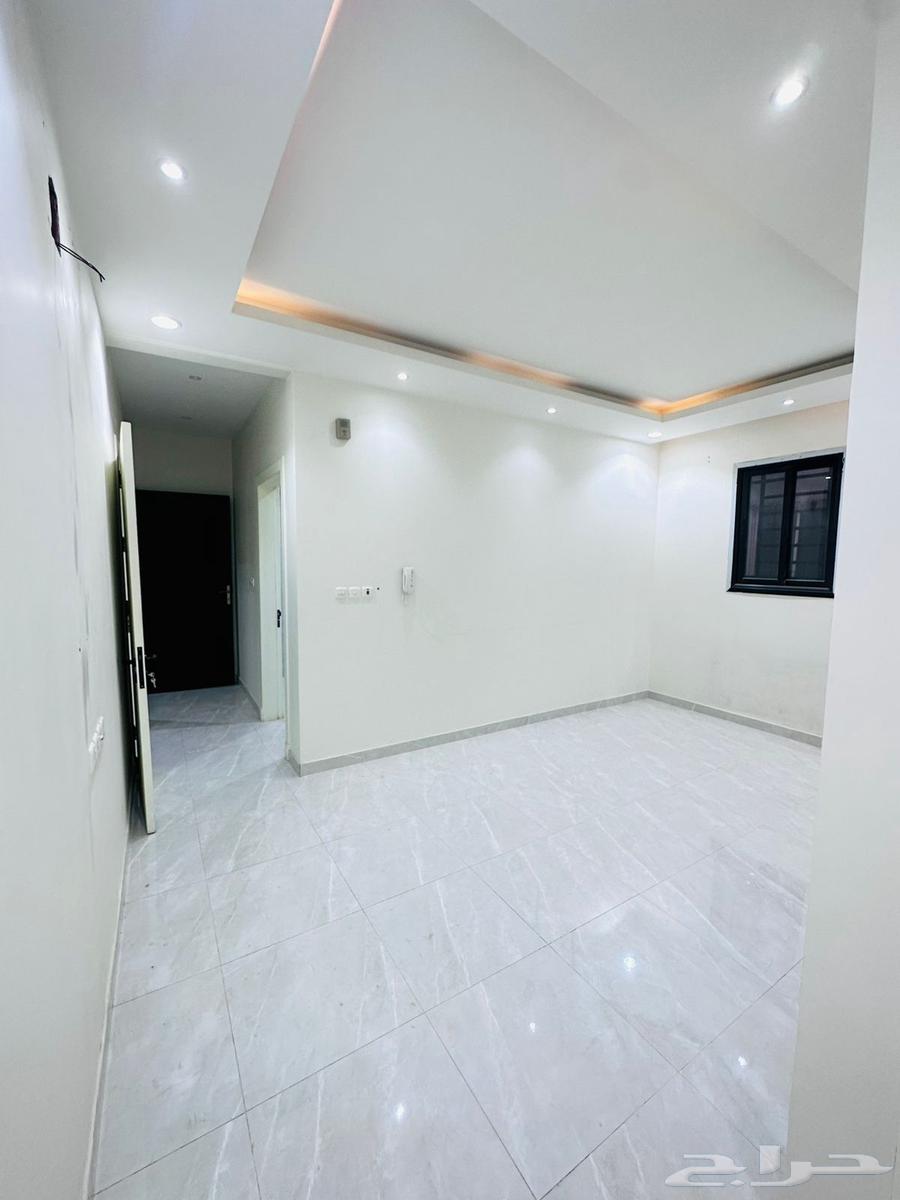 شقة 3 غرف في الرمال 10