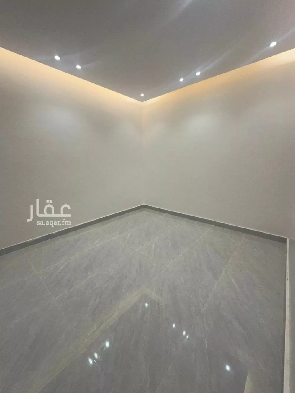 فيلا 5 غرف في عكاظ 5