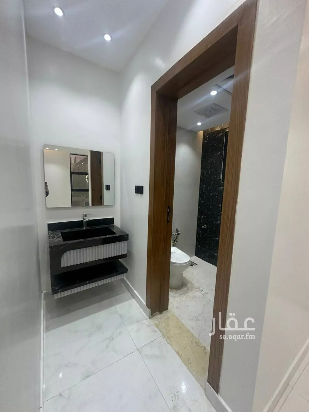 فيلا 5 غرف في عكاظ 7