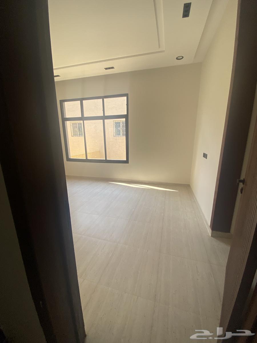 فيلا 5 غرف في عكاظ 7