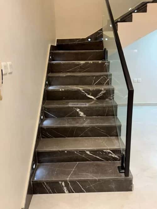 دور 4 غرف في المونسية 11