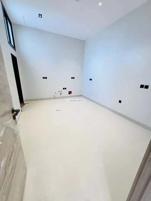 5 bedroom villa in Al Maizilah 8