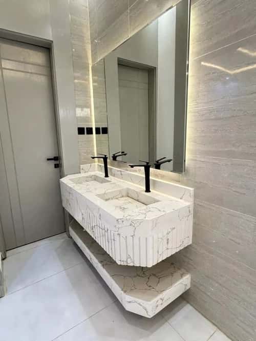 6 bedroom villa in Al Janadriyah 15