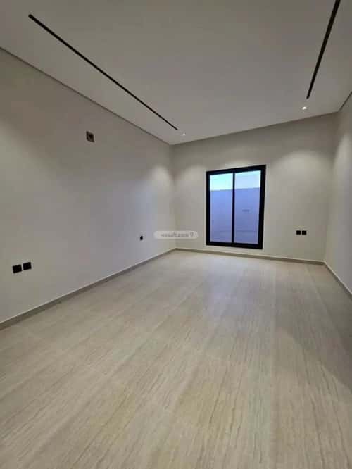 شقة 6 غرف في الرمال 5