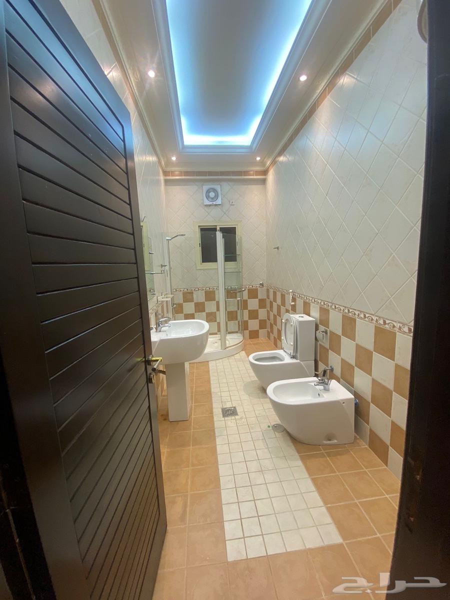 شقة 4 غرف في البساتين 5