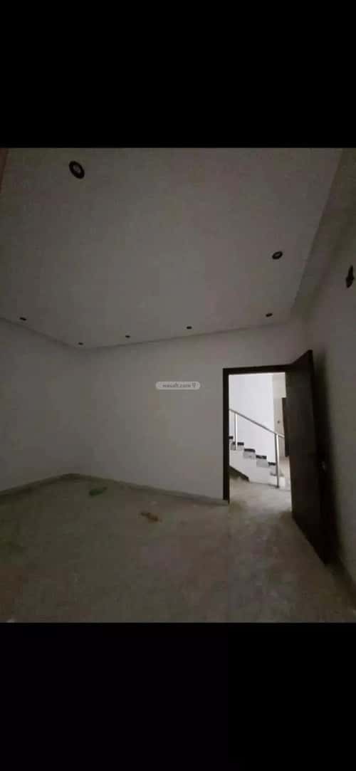 فيلا 5 غرف في عكاظ 7