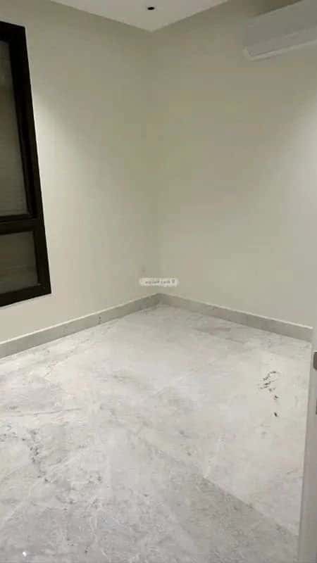 شقة 4 غرف في الملقا 8