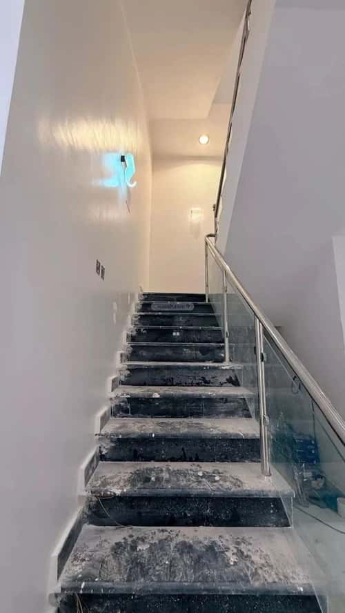 فيلا 6 غرف في العريجاء الغربي 11