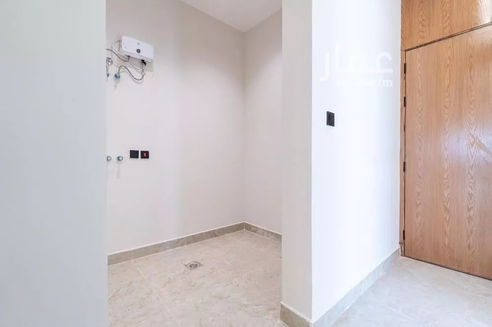 شقة 4 غرف في الروضة 11