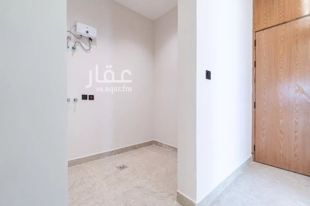 شقة 4 غرف في الروضة 12