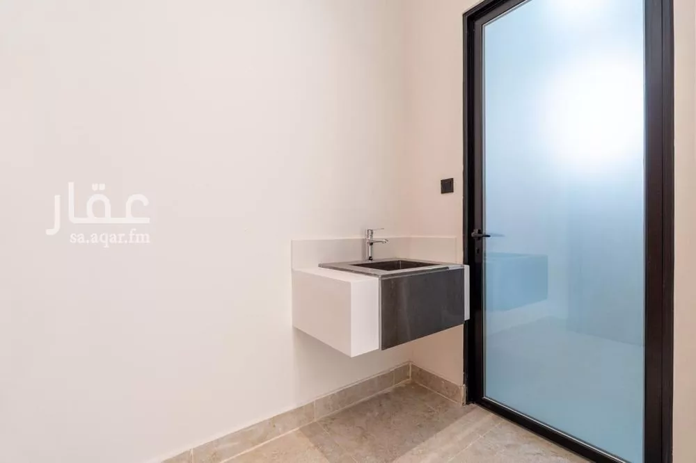 شقة 4 غرف في الروضة 13