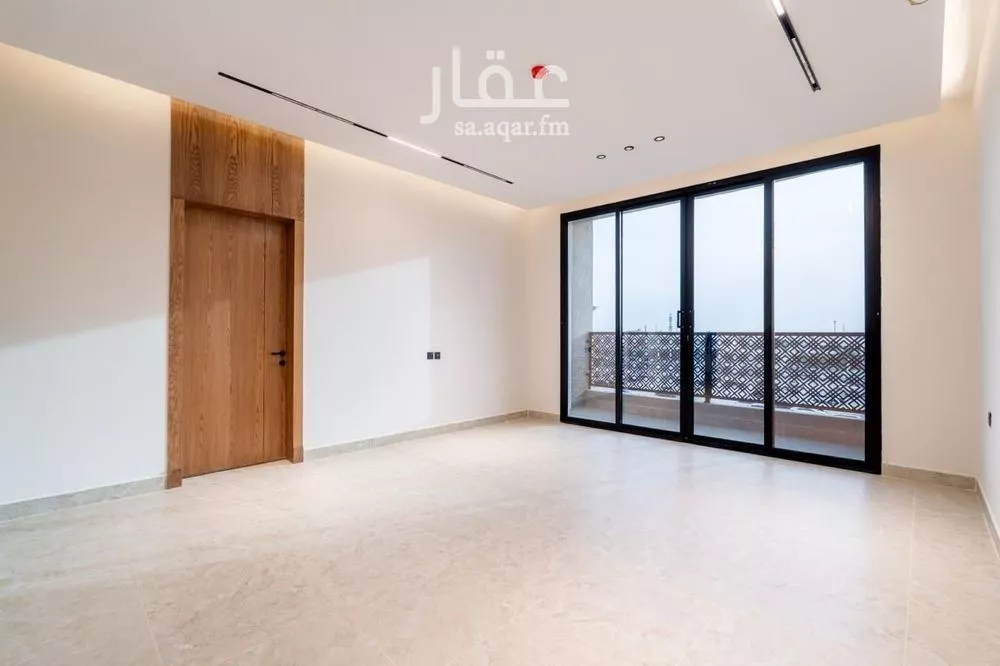 شقة 4 غرف في الروضة 16