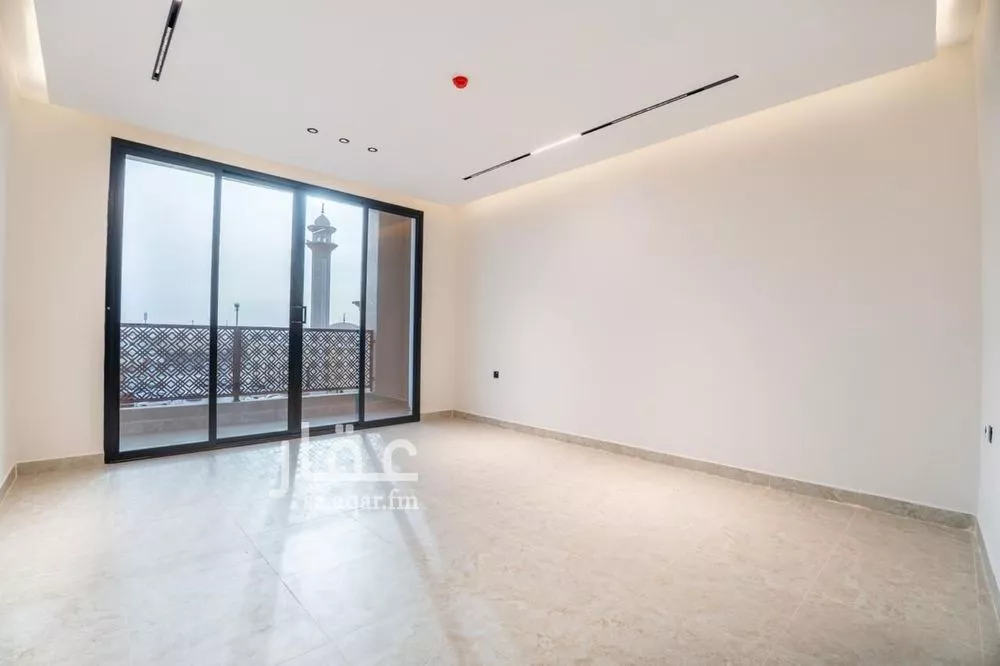 شقة 4 غرف في الروضة 5