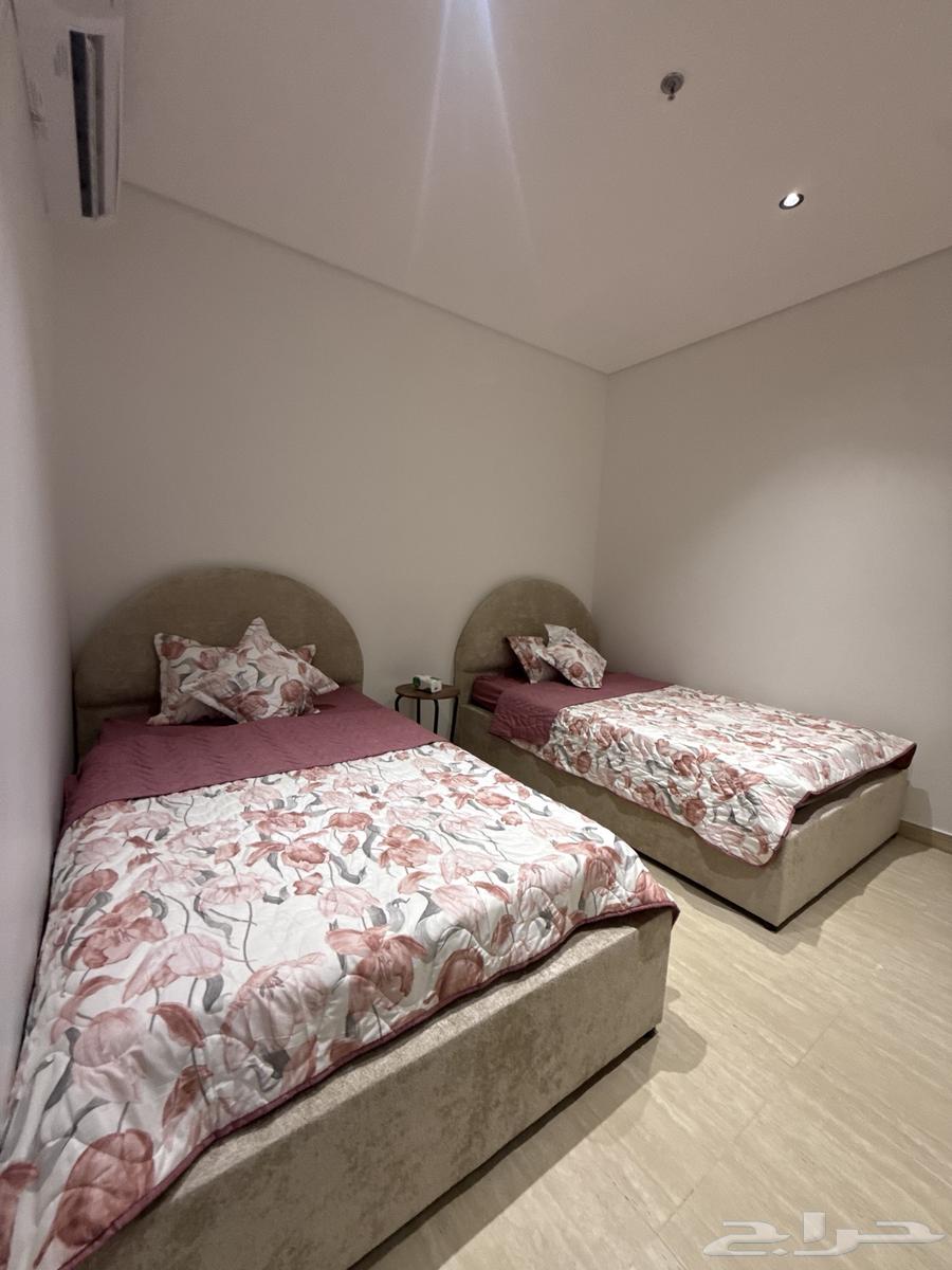 شقة 3 غرف في الخور 8