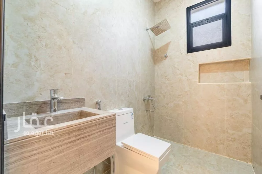 شقة 4 غرف في الروضة 12