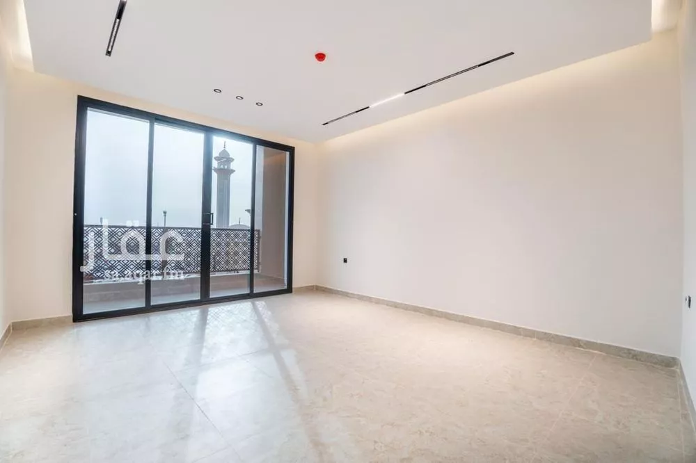 شقة 4 غرف في الروضة 6