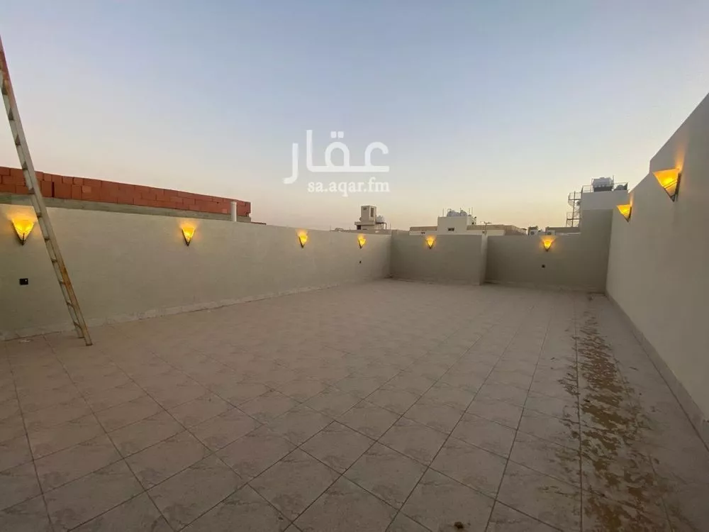 فيلا 10 غرف في الحمراء و ام الجود 25