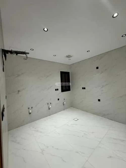 شقة 5 غرف في الروضة 8