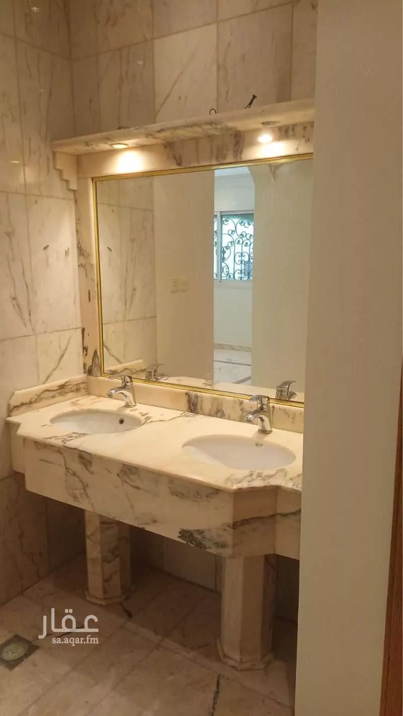 شقة 5 غرف في المروج 4