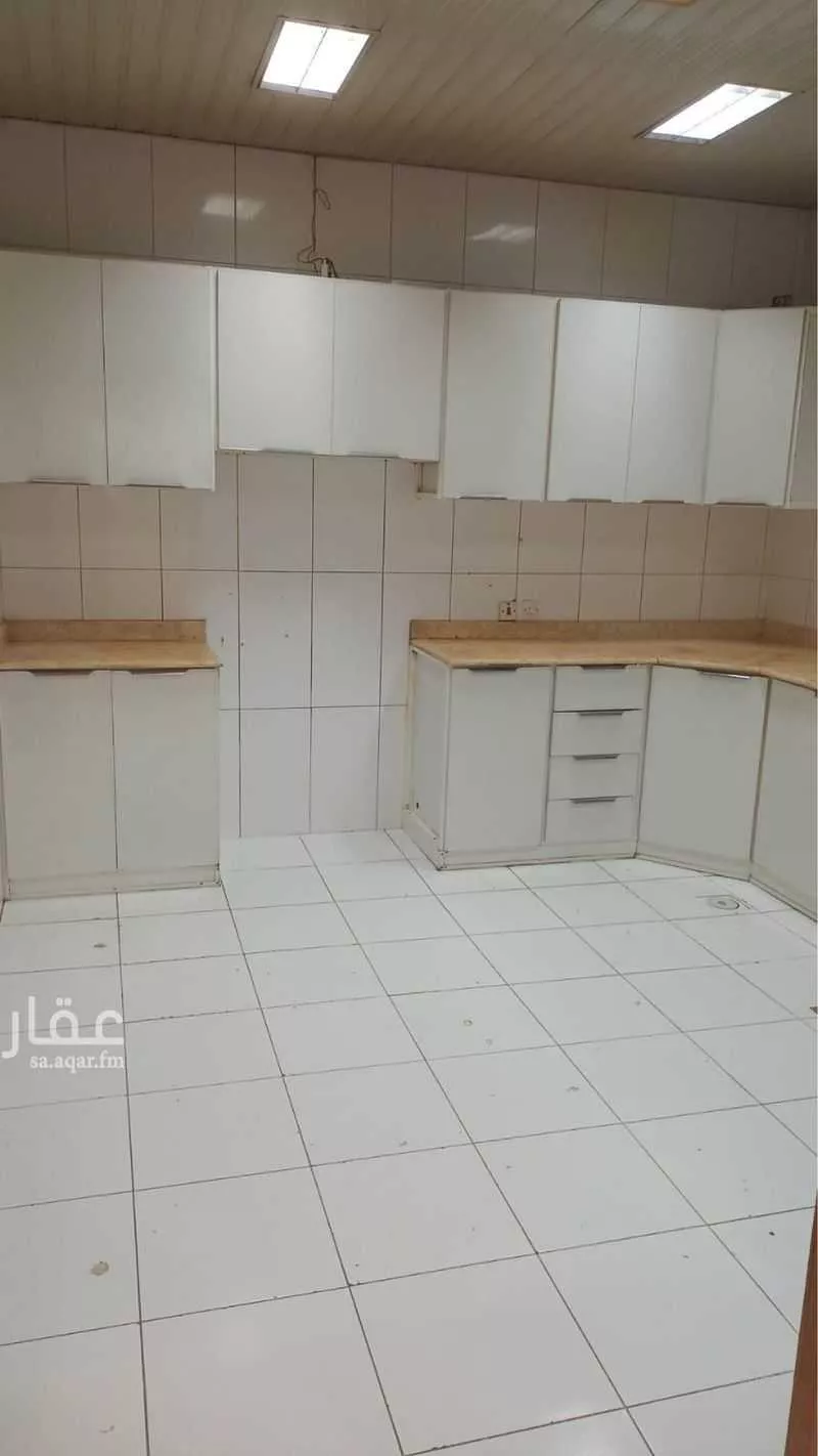 شقة 5 غرف في المروج 8