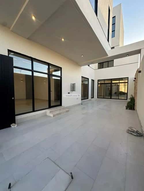 5 bedroom villa in Al Mahdiyyah 6