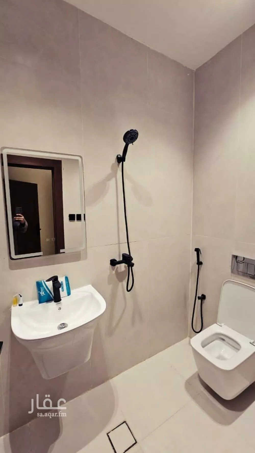 شقة 1 غرف في العقيق 21