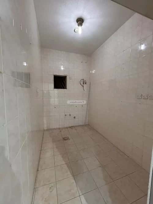 محل 80 م² في الملز 5