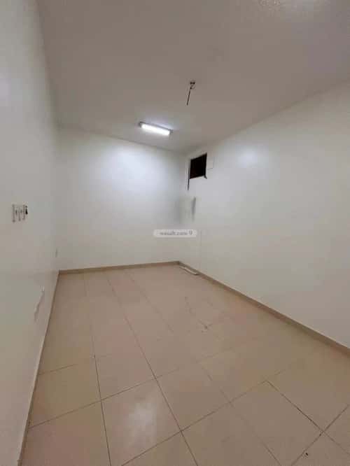 محل 80 م² في الملز 7