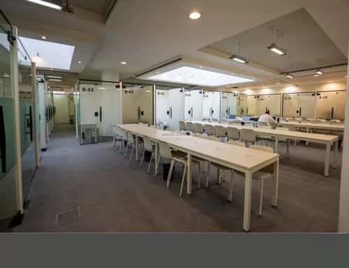 مكتب 10829 م² في الروضة 7