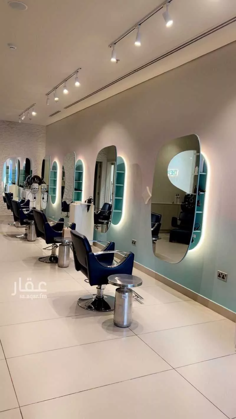 280 sqm shop in Al Olaya 4