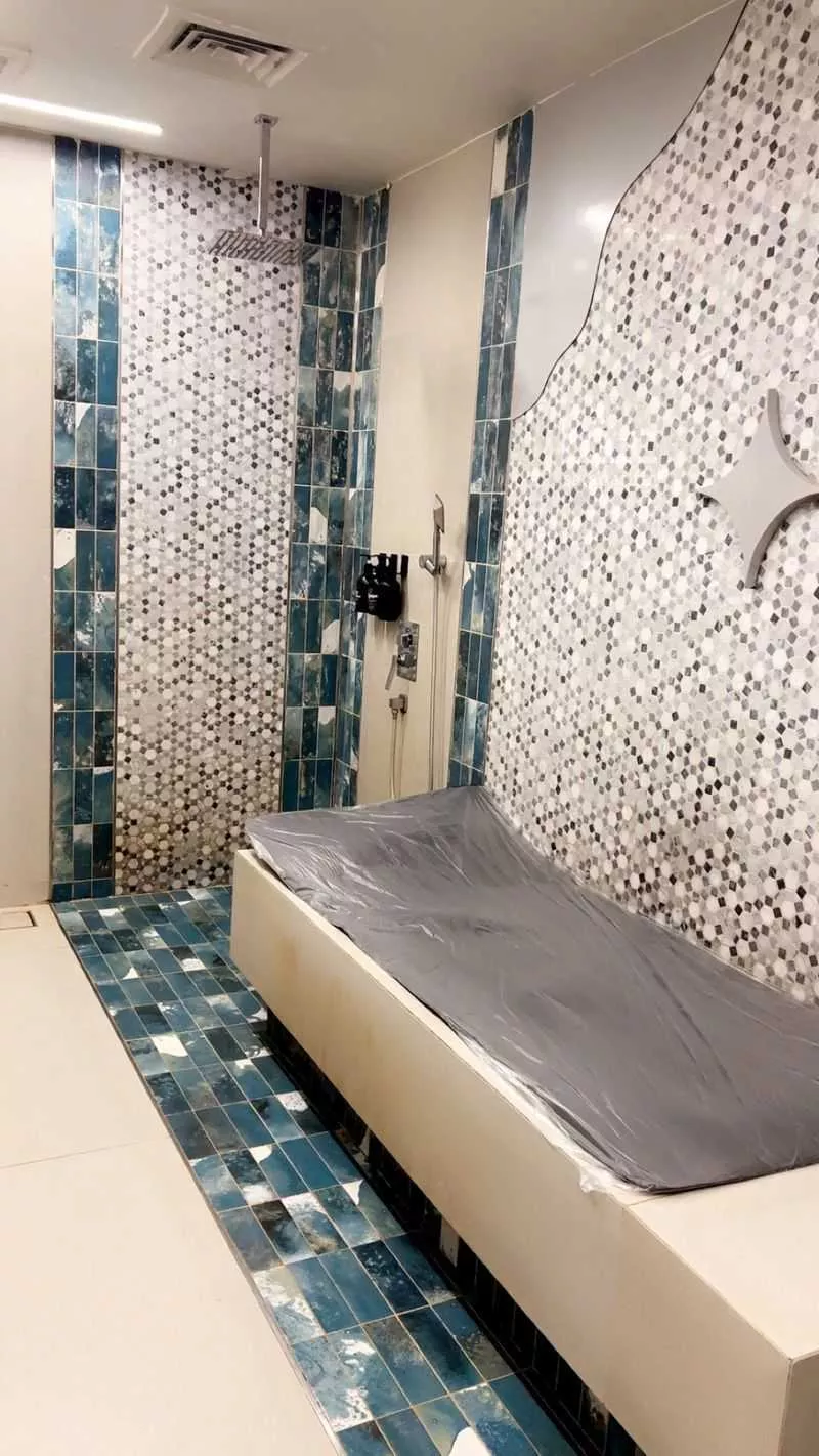 280 sqm shop in Al Olaya 5