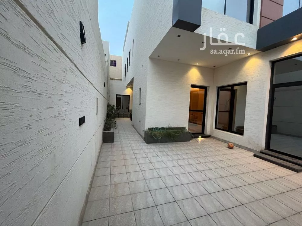 6 bedroom villa in Al Rimal 7