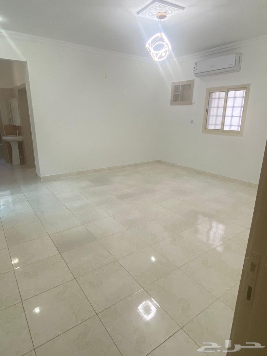 شقة 3 غرف في الملك عبدالعزيز 5