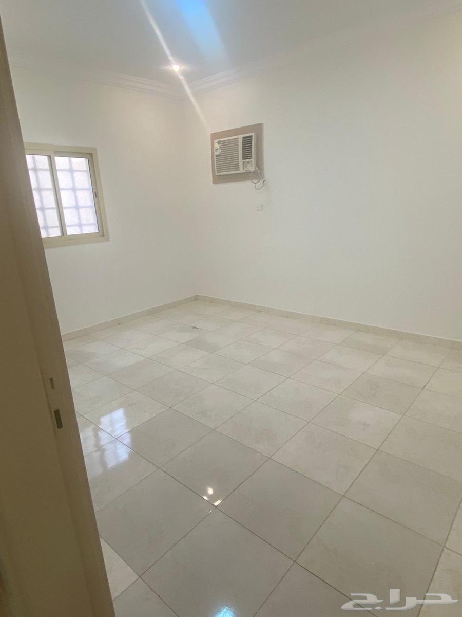 شقة 3 غرف في الملك عبدالعزيز 8