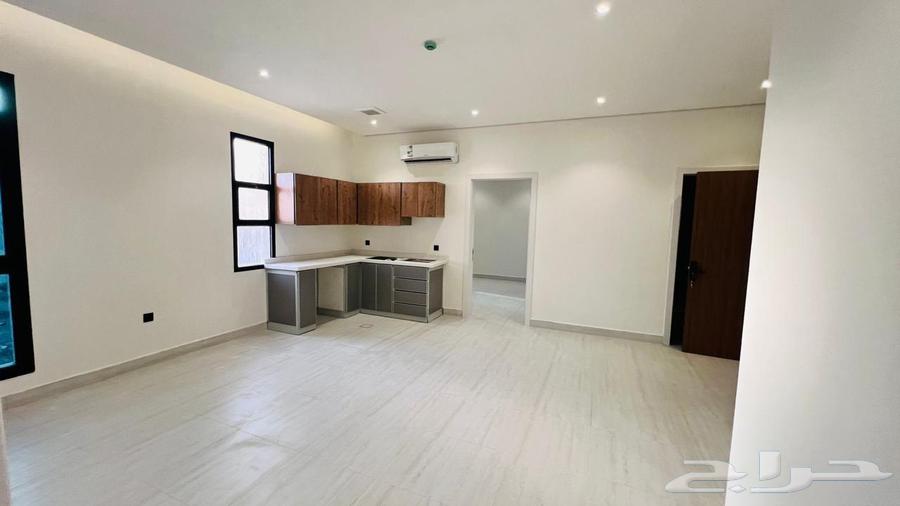 شقة 4 غرف في العارض 8