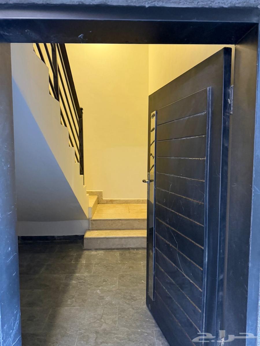 شقة 4 غرف في العارض 6