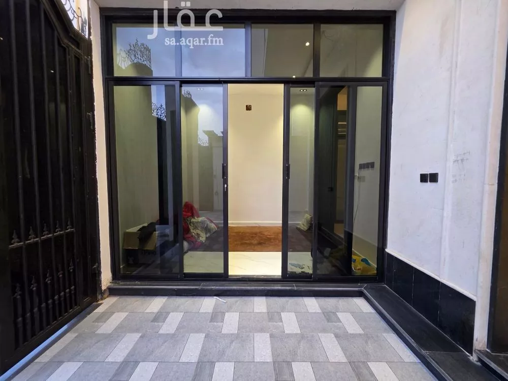 فيلا 6 غرف في القادسية 4