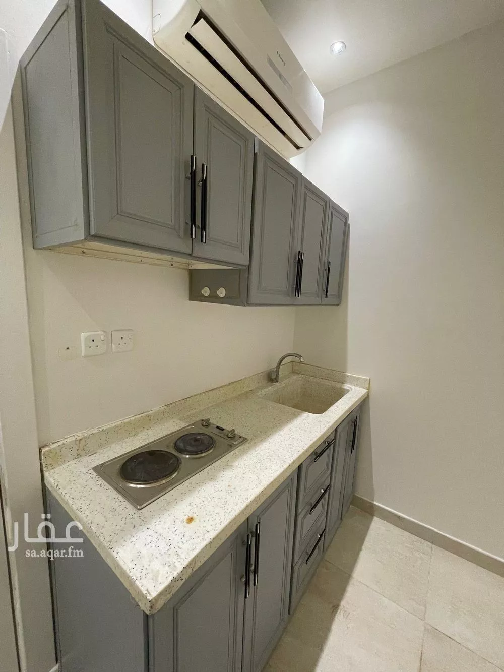 شقة 1 غرف في الملقا 4