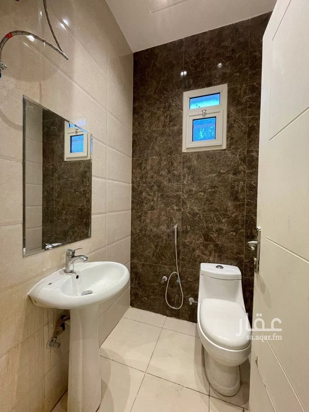 شقة 1 غرف في الملقا 7