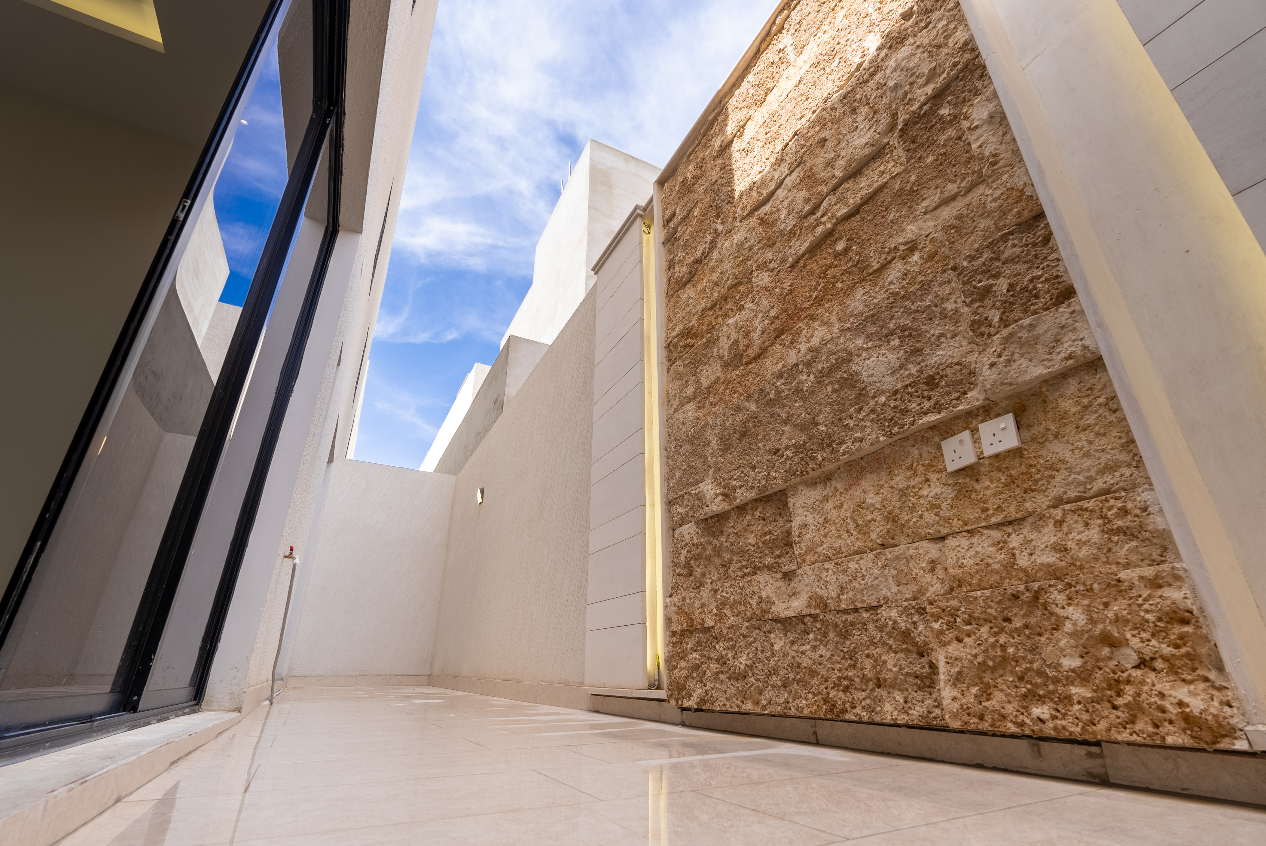 شقة  في القادسية 16