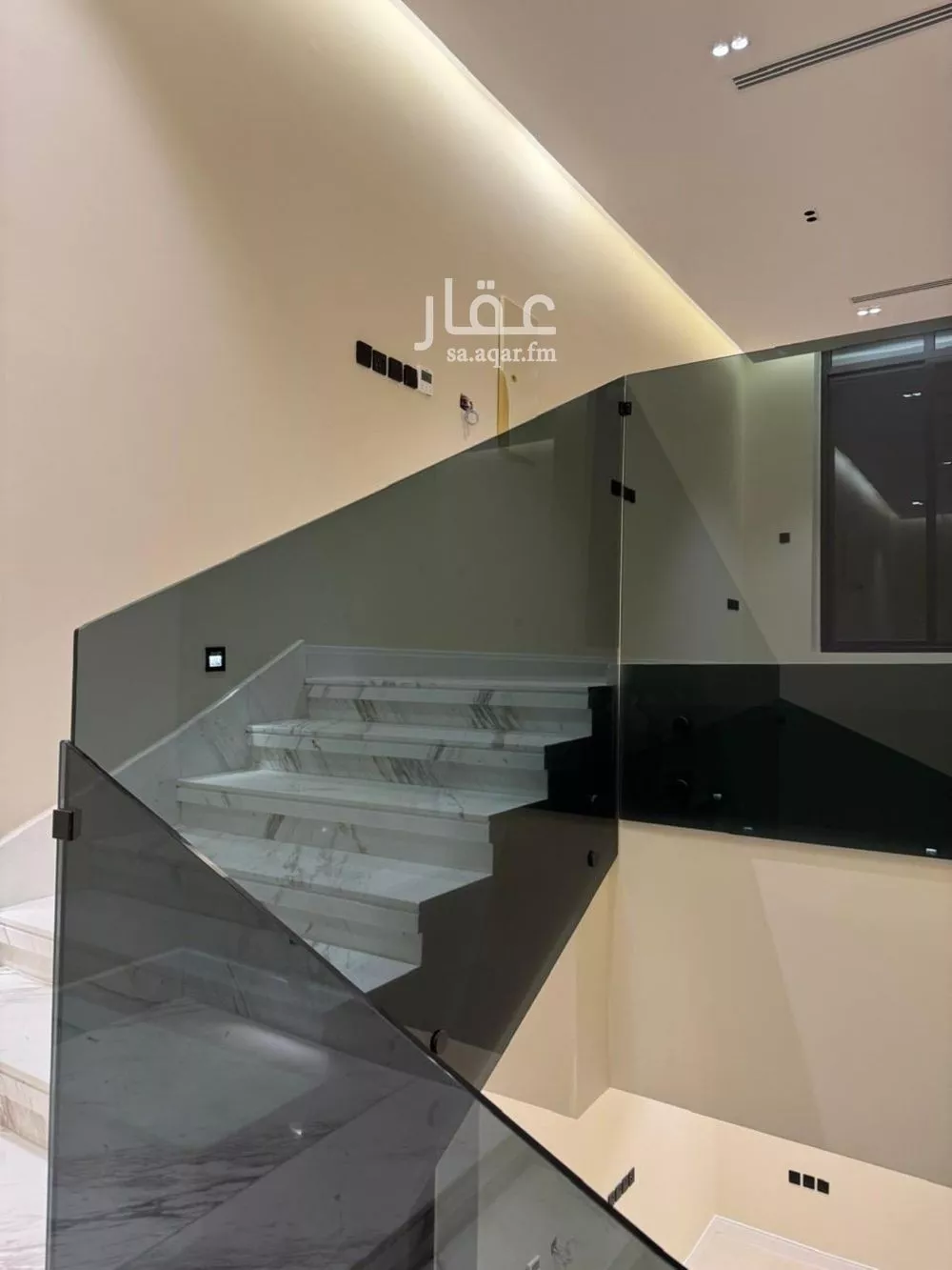 فيلا 5 غرف في الملقا 12