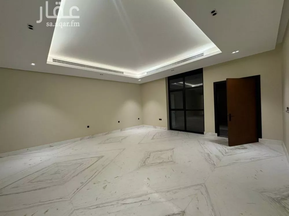 فيلا 5 غرف في الملقا 4