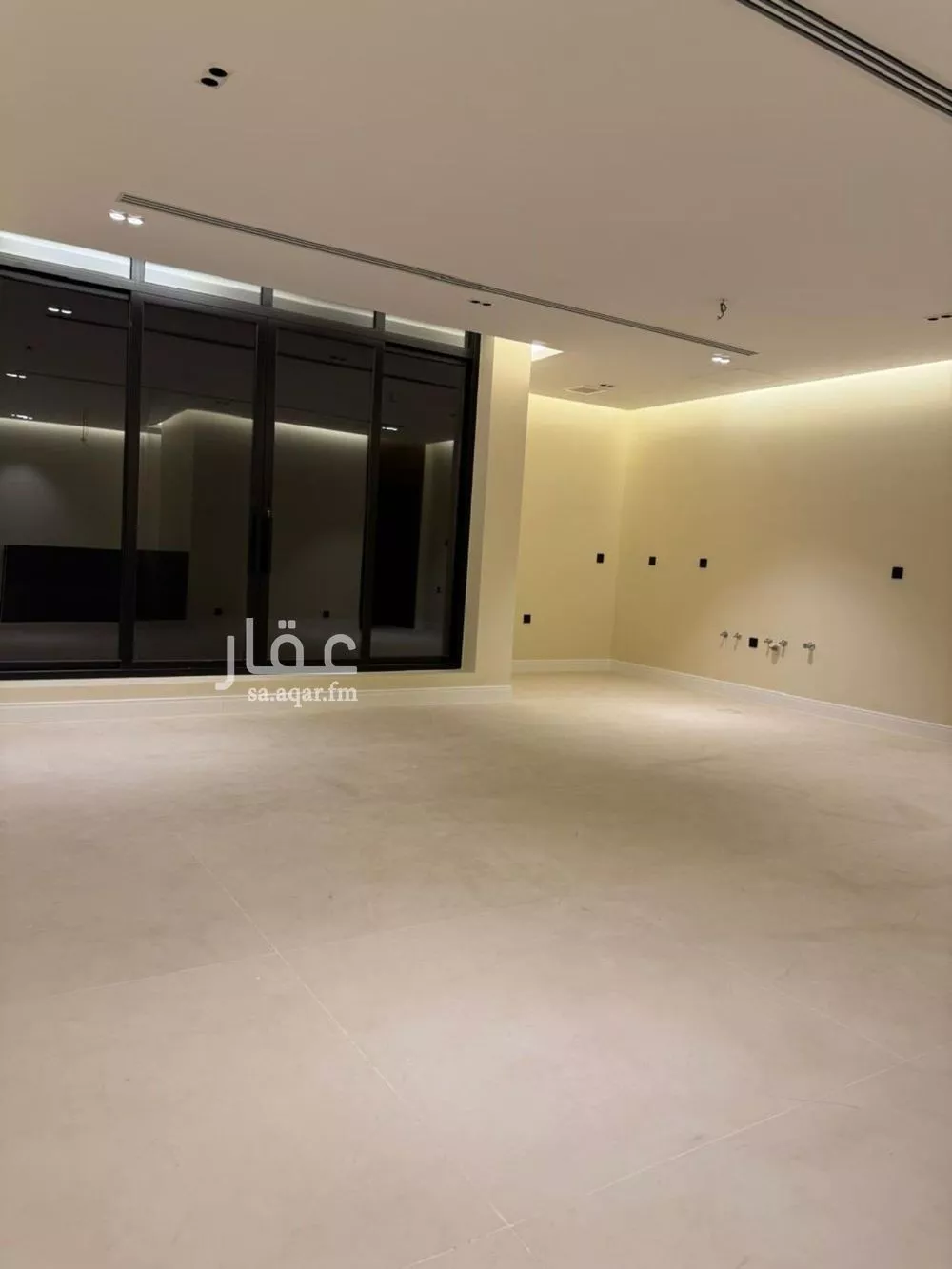 فيلا 5 غرف في الملقا 10